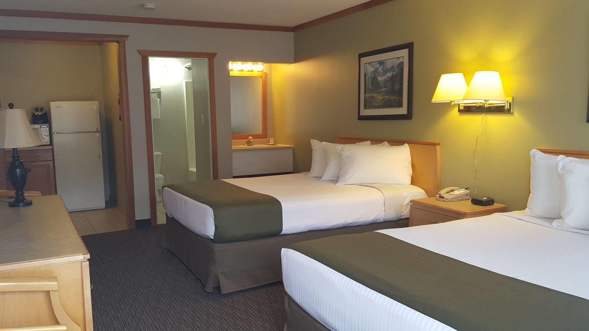 Travelodge By Wyndham Golden Sportsman Lodge Kültér fotó